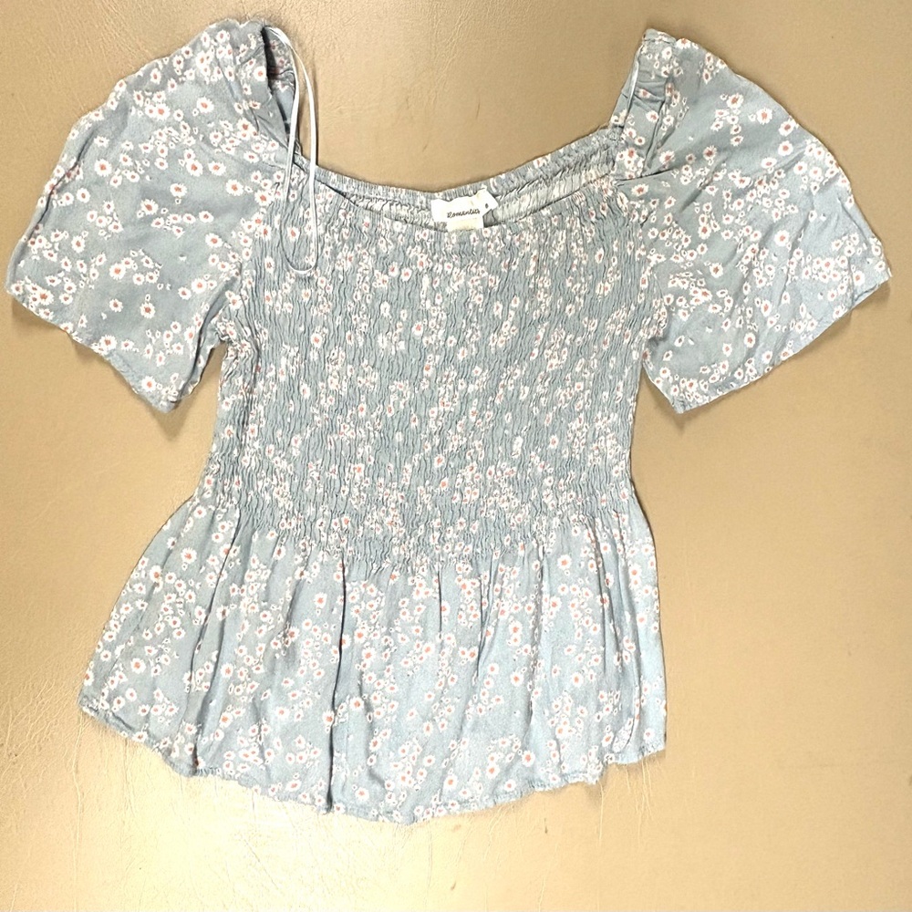 Urban Romantics womens short sleeve blue floral blouse size medium